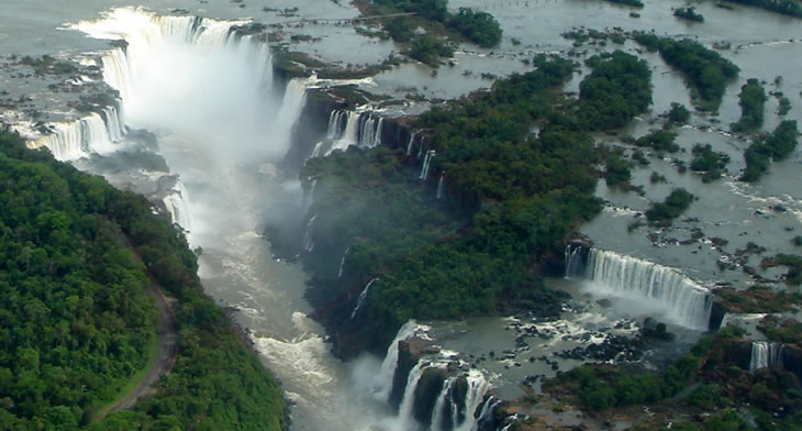 Vista aerea de las Cataratas del Iguazú.