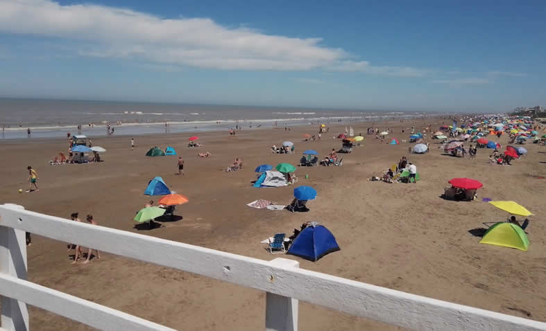 Playa Sombri Bentos una de las más populares en la Lucila del Mar.